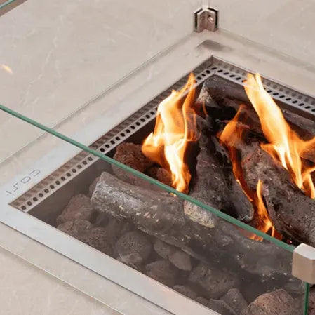 Om det finnes peisbord med plass til gassdunken i sokkelen? Selvfølgelig!